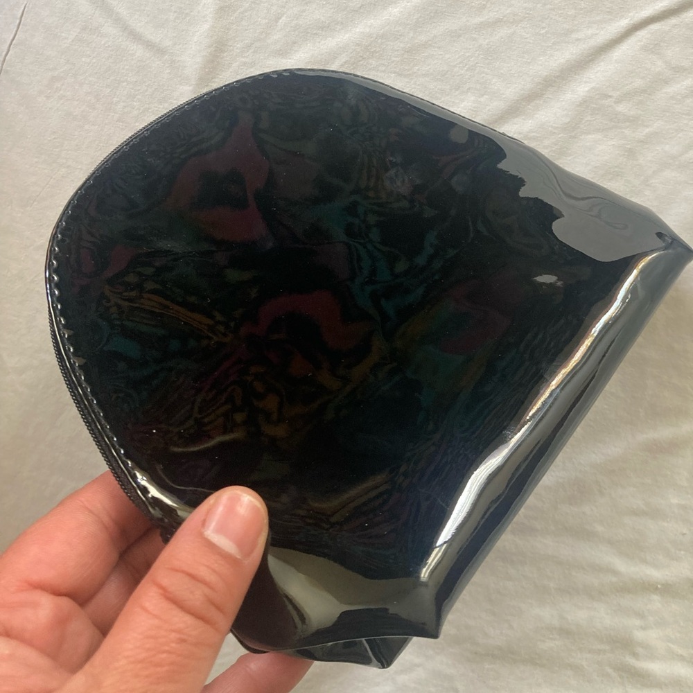 YSL Beauté Black Patent Cosmetic Pouch - Picture 3 of 10